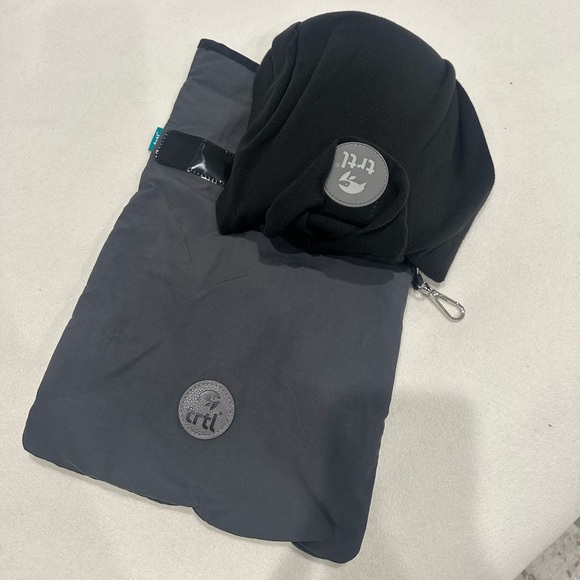 Black Travel Pillow and Bag Set - Picture 2 of 3